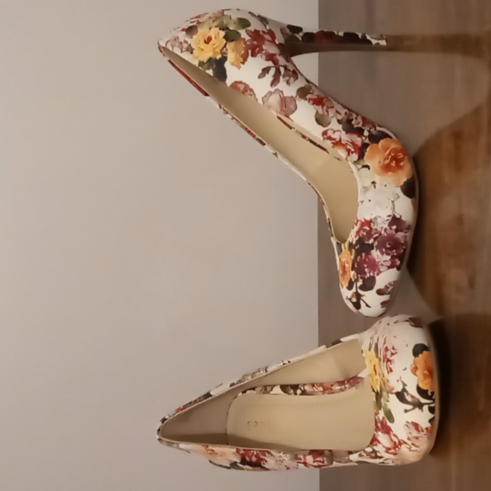 Bamboo Faux Leather Flowered High Heels 7.5